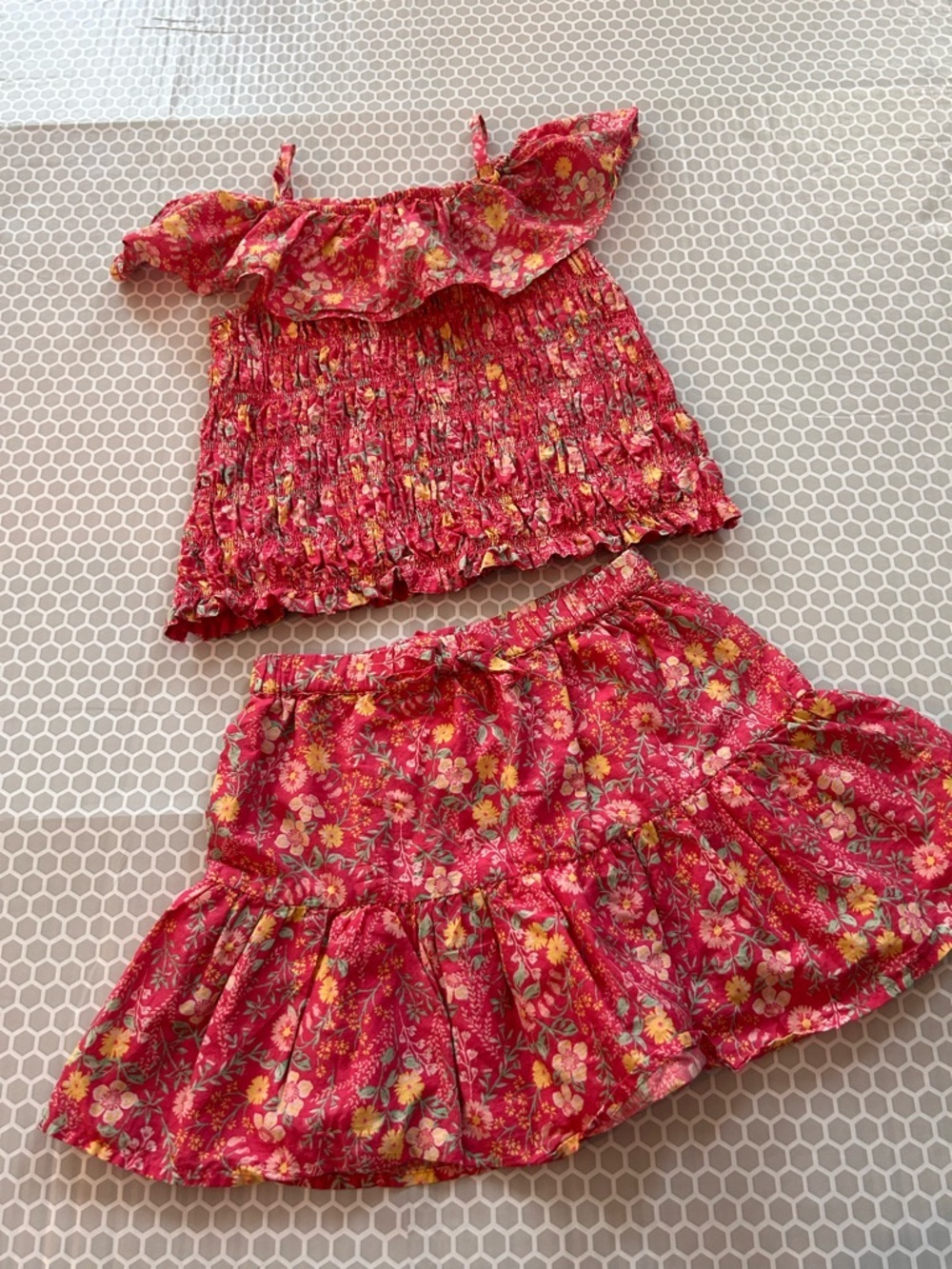 Joie Coral Floral Smocked Two-Piece Set.  Size M(7/8)